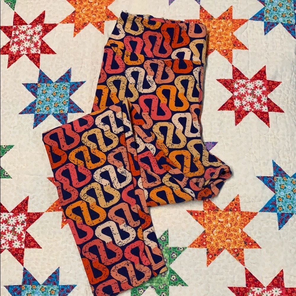 LuLaRoe Tall & Curvy Leggings